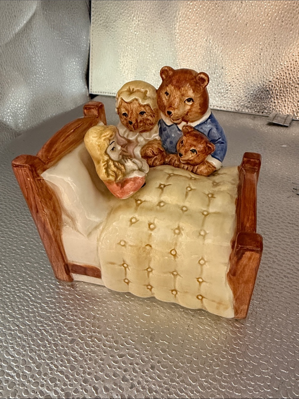 Vintage 1982 Ceramic Music Box of Goldilocks where she moves back and forth - Picture 3 of 11